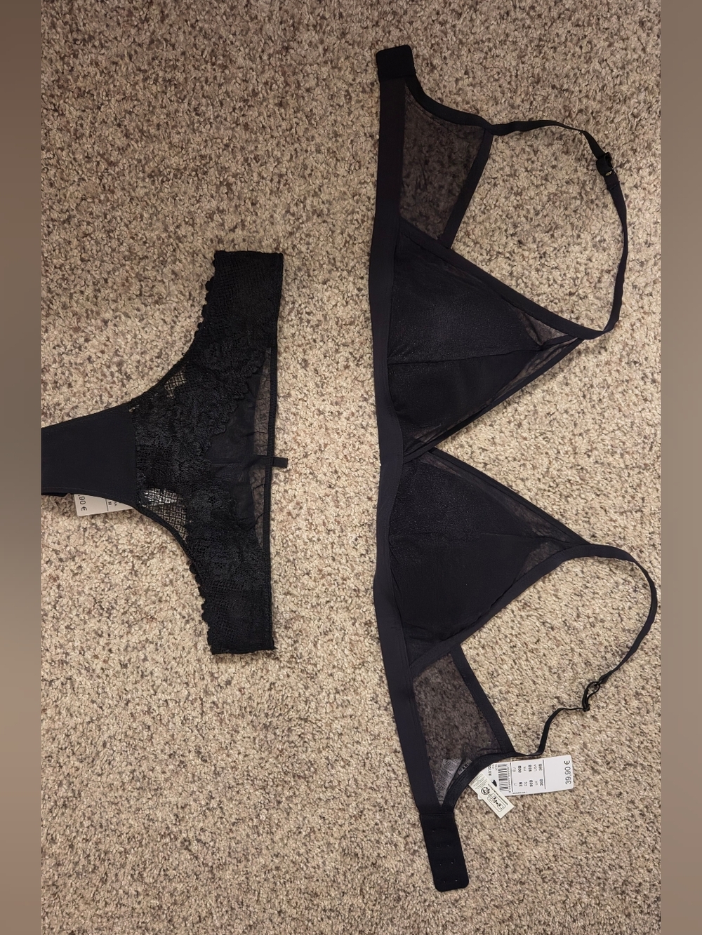 INTIMISSIMI Black Lace Bra And Panties Size 36B NWT